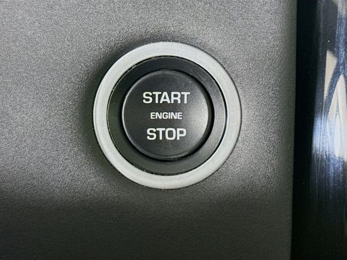 Used 2020 Land Rover Discovery SE image 21