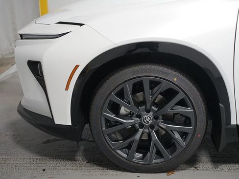 New 2025 Toyota Crown Signia image 5