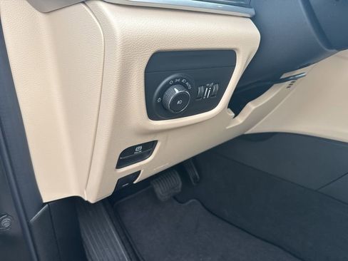 New 2025 Jeep Grand Cherokee L Limited w/ Black Appearance Package AWD/4WD image 46