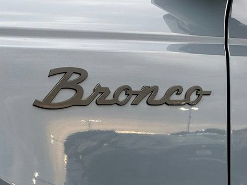 Used 2023 Ford Bronco Badlands w/ Sasquatch Package AWD/4WD image 12