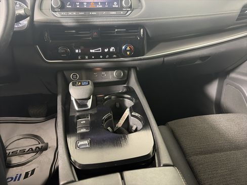 Used 2022 Nissan Rogue SV image 31