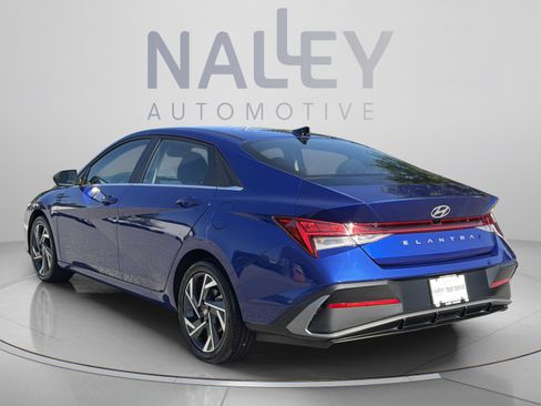 Used 2025 Hyundai Elantra SEL FWD image 4