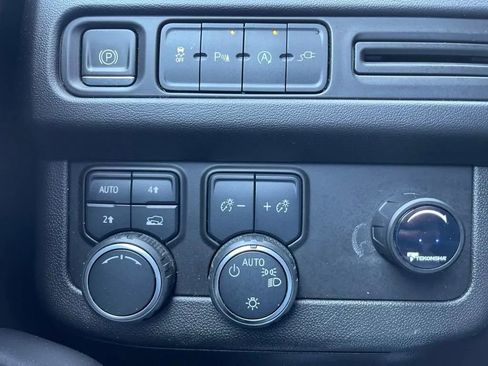 Used 2021 Chevrolet Suburban LT AWD/4WD image 35
