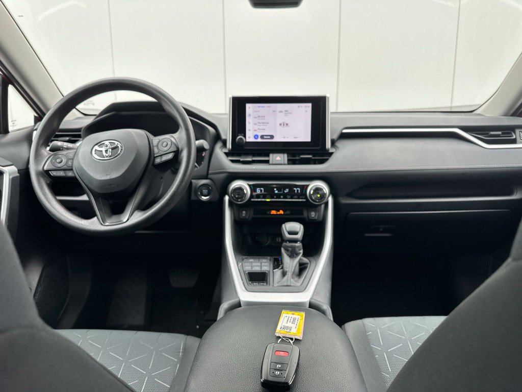 Used 2025 Toyota RAV4 XLE AWD/4WD image 35