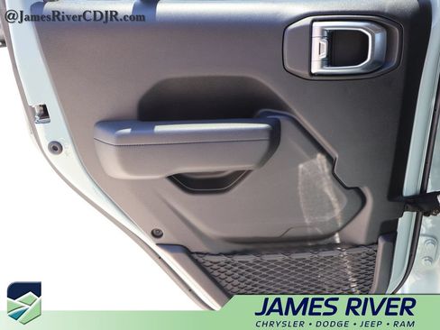 Used 2023 Jeep Wrangler Unlimited AWD/4WD image 15