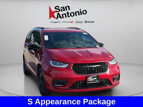 New 2026 Chrysler Pacifica Select w/ S Appearance Package FWD image 3