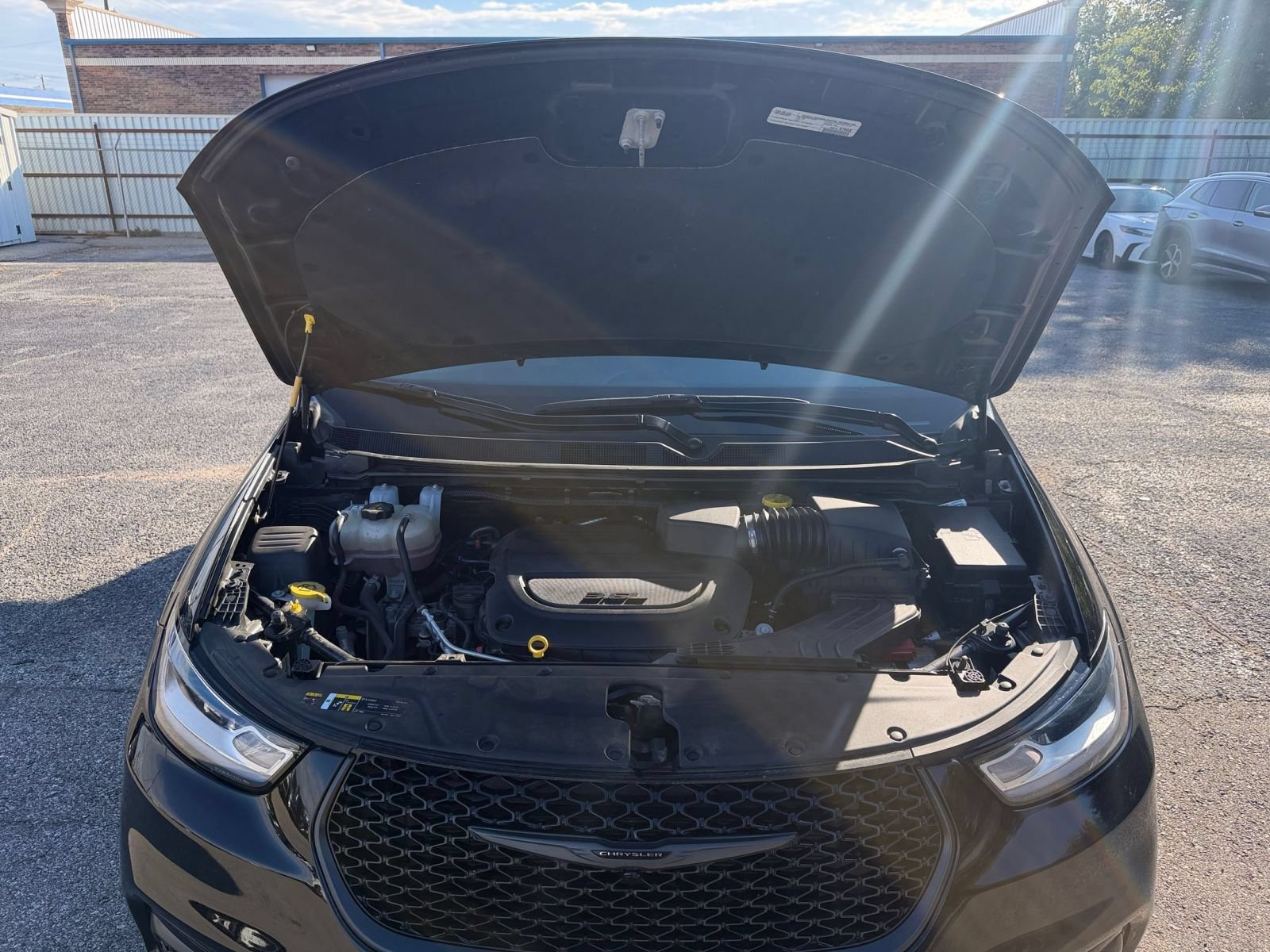 Used 2025 Chrysler Pacifica Limited FWD image 36