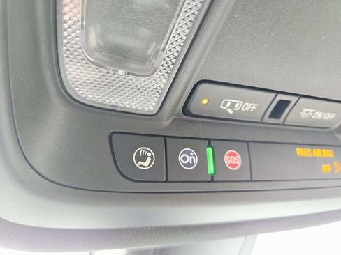 Used 2022 Chevrolet Traverse LS AWD/4WD image 30