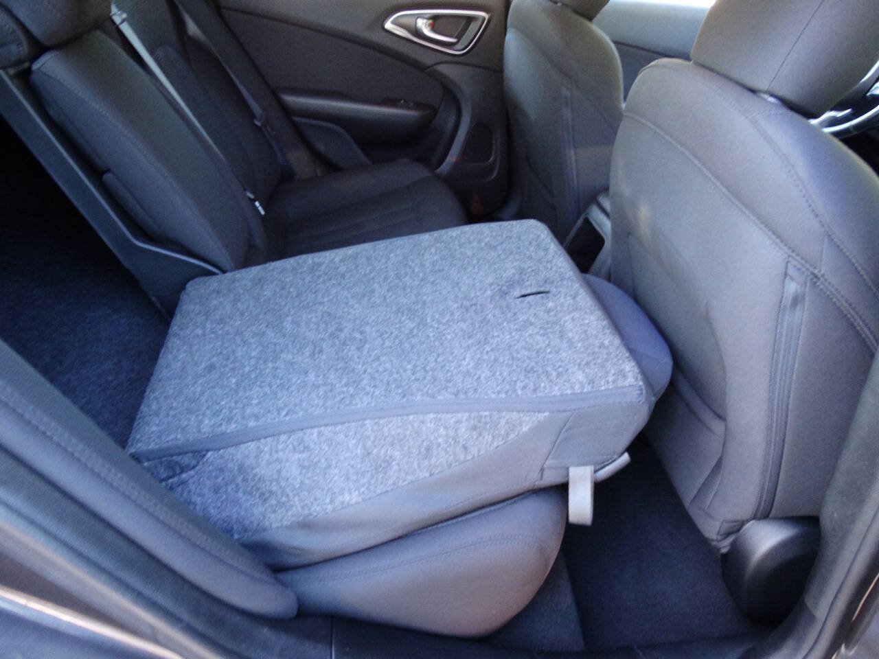 Used 2016 Chrysler 200 Limited FWD image 34