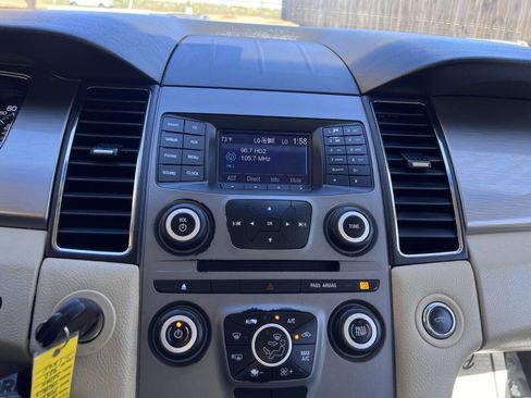 Used 2015 Ford Taurus SEL image 18