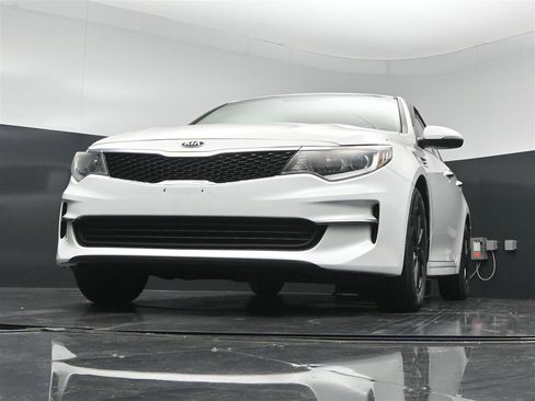 Used 2018 Kia Optima LX FWD image 28