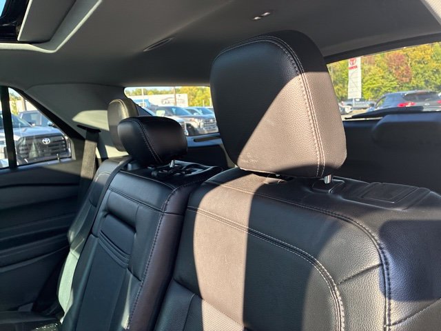 Used 2022 Ford Explorer Limited w/ Equipment Group 301A RWD image 6