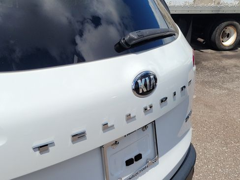 Used 2020 Kia Telluride SX w/ Towing Package FWD image 10
