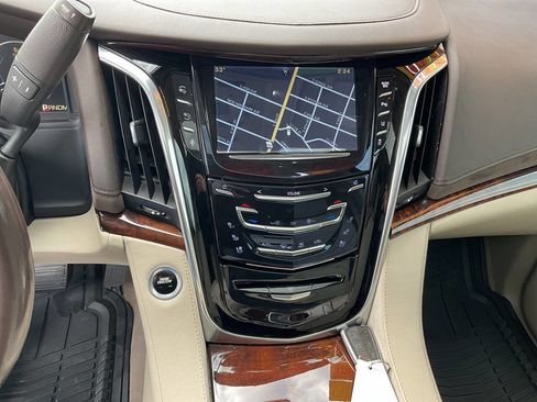 Used 2015 Cadillac Escalade Premium image 26