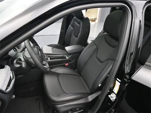 New 2025 Jeep Compass Latitude w/ Sun & Sound Group image 11