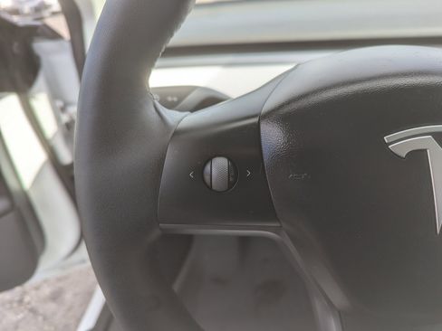 Used 2021 Tesla Model 3 Standard Range Plus image 15