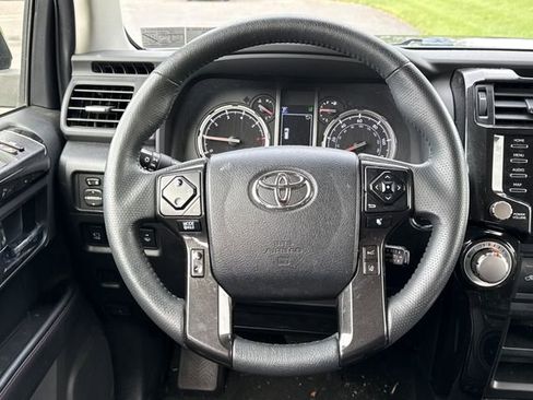 Used 2022 Toyota 4Runner TRD Off-Road Premium AWD/4WD image 20