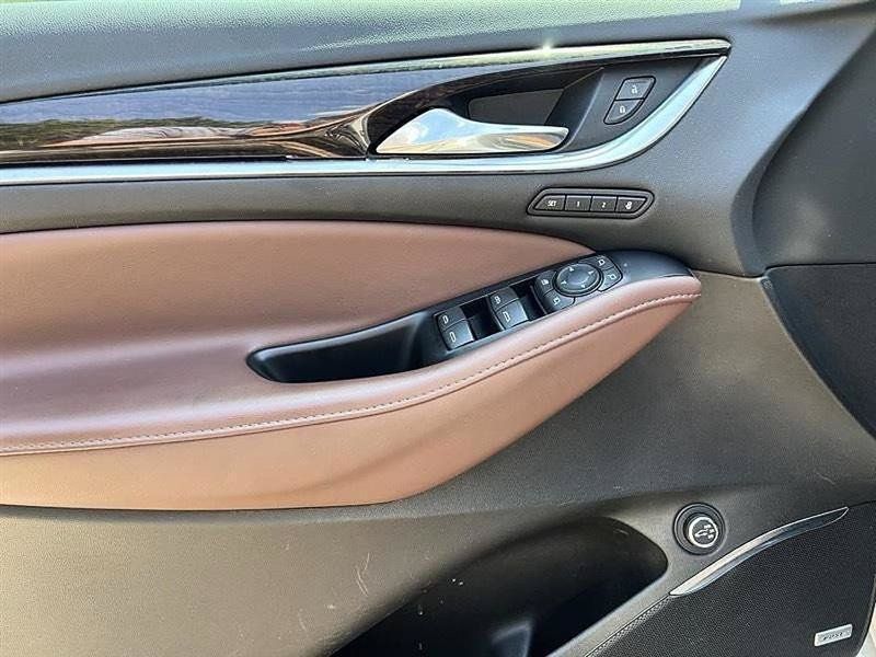 Used 2019 Buick Enclave Avenir w/ Avenir Technology Package FWD image 11