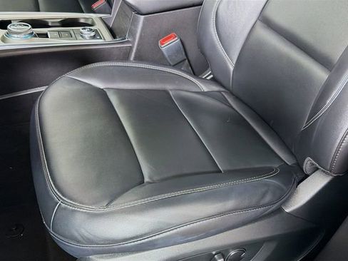 Used 2023 Ford Explorer XLT w/ Equipment Group 202A image 20