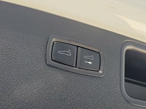 Certified 2023 Porsche Macan AWD/4WD image 18
