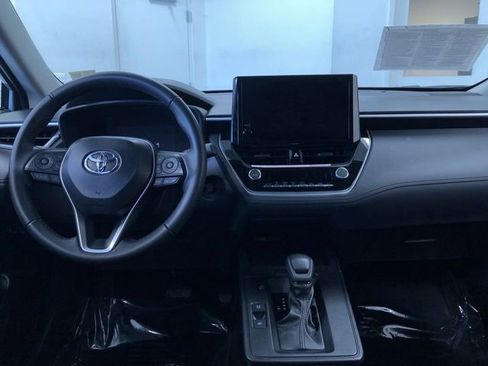 Used 2026 Toyota Corolla Cross LE FWD image 18