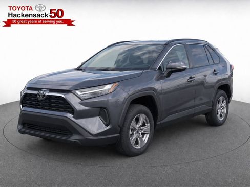Used 2022 Toyota RAV4 XLE w/ Convenience Package AWD/4WD image 2