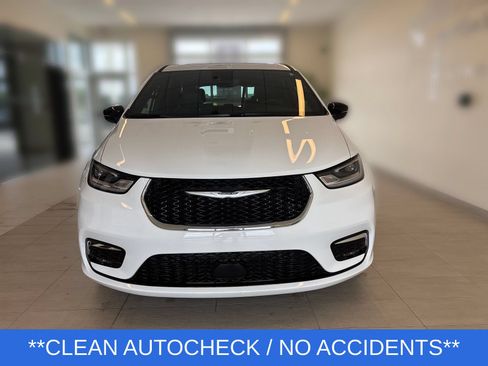 Used 2026 Chrysler Pacifica Limited FWD image 7