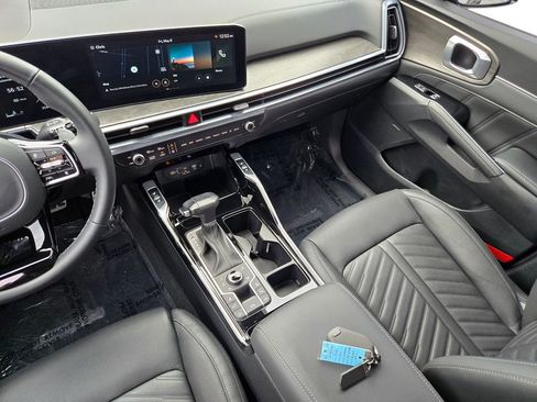 Certified 2025 Kia Sorento SX Prestige AWD/4WD image 23