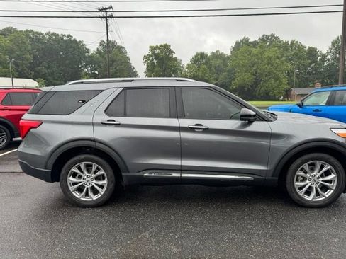 Used 2021 Ford Explorer Limited w/ Equipment Group 301A AWD/4WD image 11