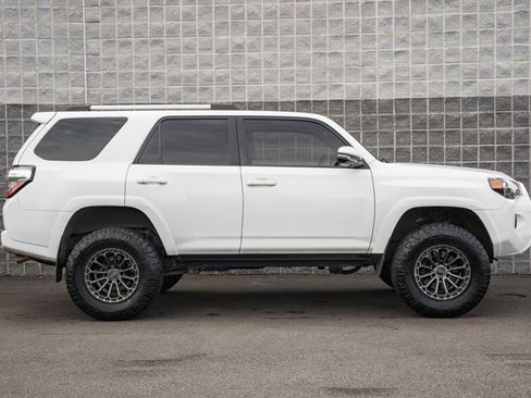 Used 2022 Toyota 4Runner SR5 Premium image 4