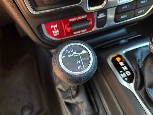 Used 2024 Jeep Gladiator Mojave w/ Technology Group AWD/4WD image 29