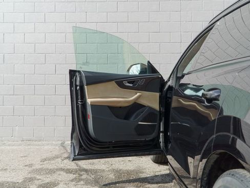 Used 2020 Audi Q8 Prestige w/ Prestige Package image 15