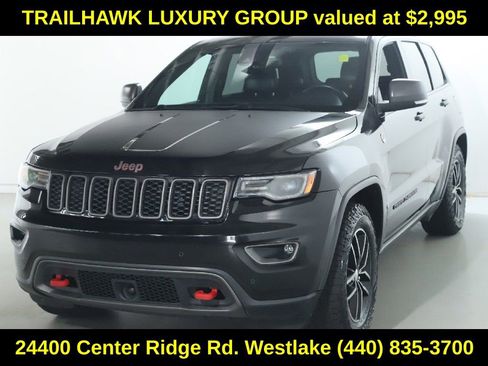 Used 2017 Jeep Grand Cherokee Trailhawk w/ Trailhawk Luxury Group AWD/4WD image 4