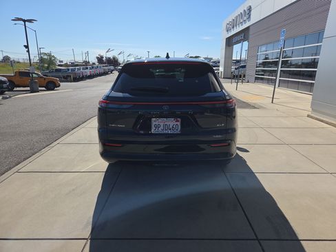 Used 2025 Toyota Crown Signia image 4