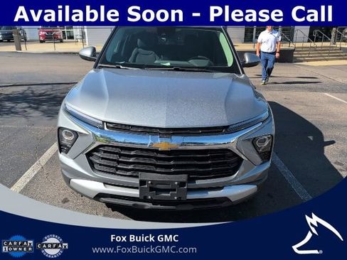 Used 2024 Chevrolet TrailBlazer LT w/ Convenience Package AWD/4WD image 2