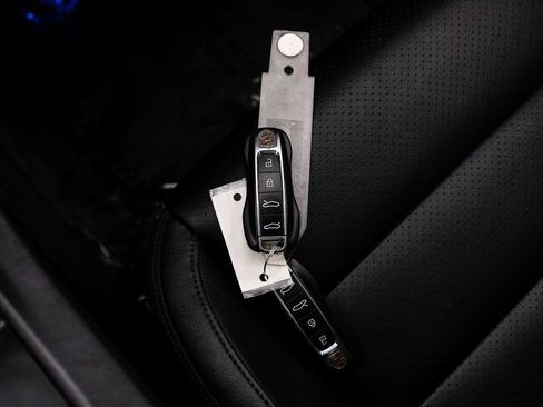 Used 2020 Porsche Taycan 4S image 60