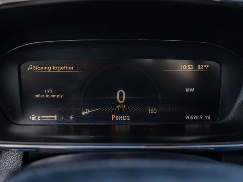 Used 2017 Lincoln Continental Select image 23