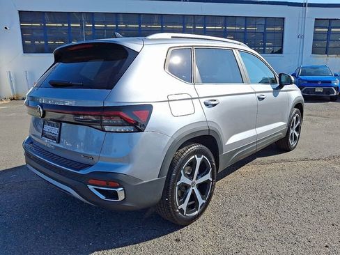 New 2025 Volkswagen Taos SEL image 4