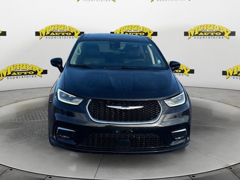 Used 2024 Chrysler Pacifica Limited FWD image 9