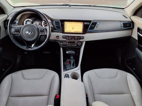 Used 2017 Kia Niro Touring image 10