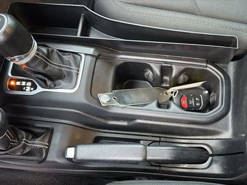 Used 2019 Jeep Wrangler Unlimited Sahara image 15