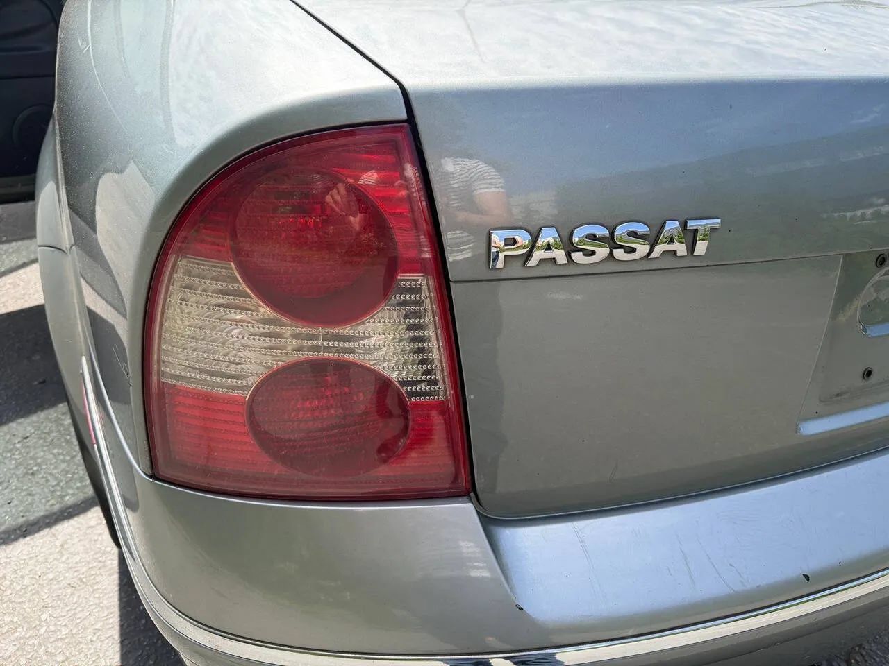 Used 2005 Volkswagen Passat GL FWD image 17