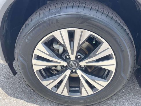 Used 2023 Nissan Rogue SV FWD image 8