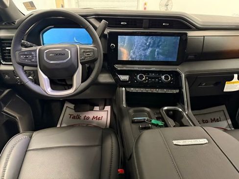 New 2025 GMC Sierra 2500 Denali w/ Denali Reserve Package image 17