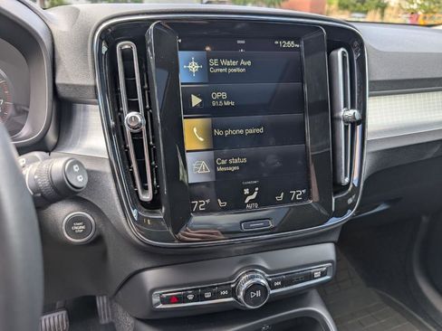 Used 2020 Volvo XC40 T5 Momentum image 19