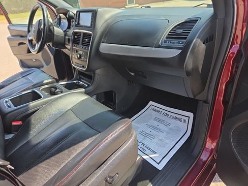 Used 2018 Dodge Grand Caravan GT FWD image 22