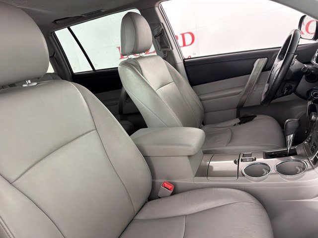 Used 2013 Toyota Highlander SE FWD image 30