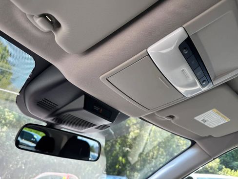 Used 2022 Nissan Rogue S image 29