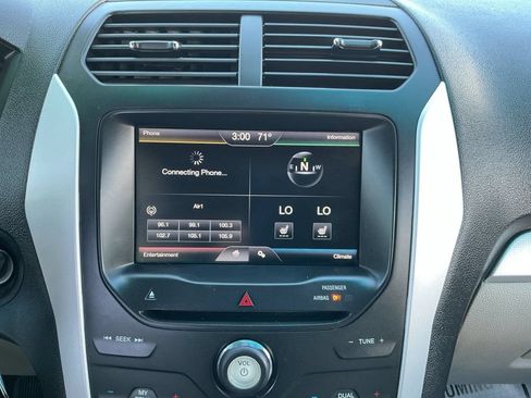 Used 2015 Ford Explorer XLT w/ Equipment Group 202B FWD image 15