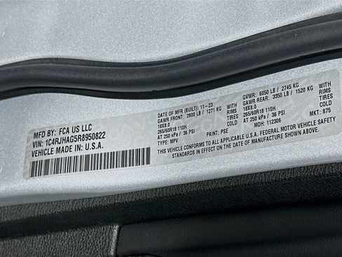 Used 2024 Jeep Grand Cherokee Altitude AWD/4WD image 12